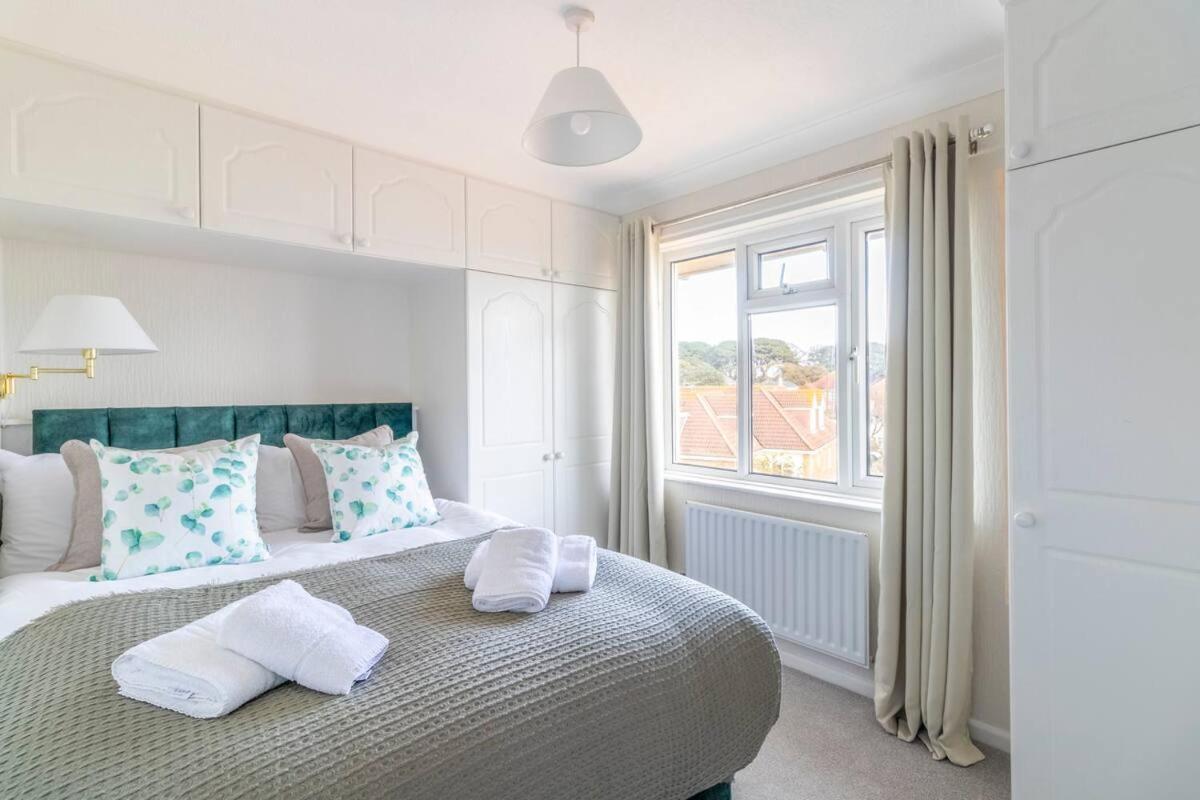 Breath Taking Sea View 2 Bedroom Sleeps 6- Parking ボーンマス エクステリア 写真